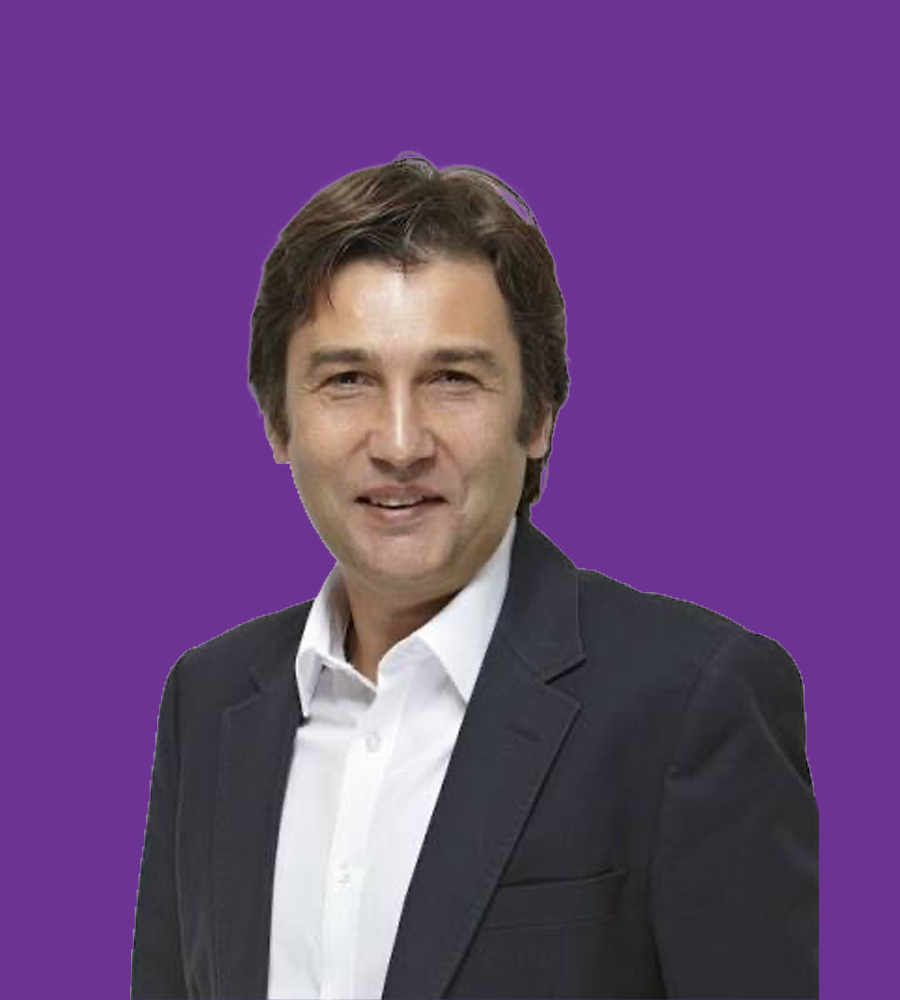 Hürriyet Gazetesi Köşe Yazarı